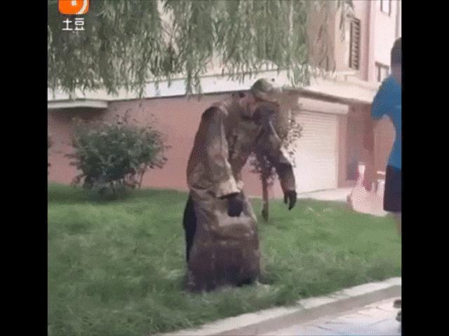 Video Clip Cười - Hoảng hồn với những pha troll "khốn nạn" trên phố