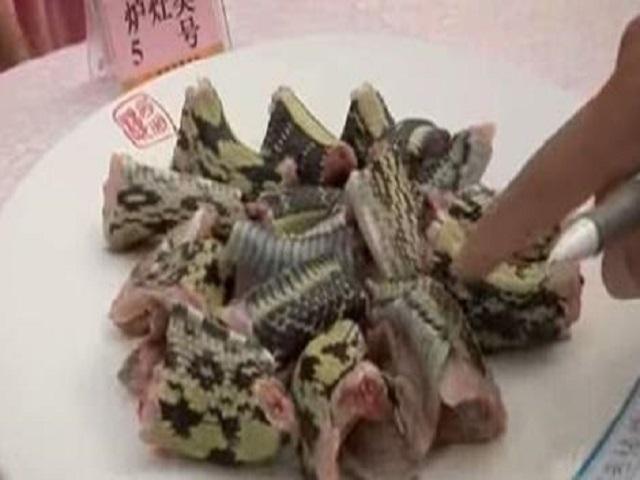Ẩm thực - Sốc với video món sashimi rắn vẫn còn "nhảy múa" của người Trung Quốc