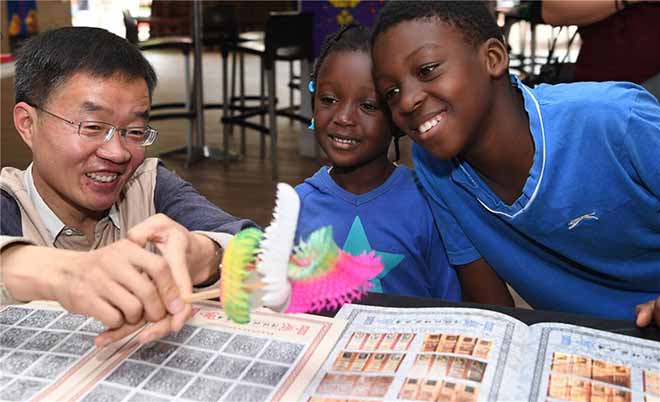 Xem người Trung Quốc tổ chức Tết Kỷ Hợi hoành tráng trên khắp thế giới - 3