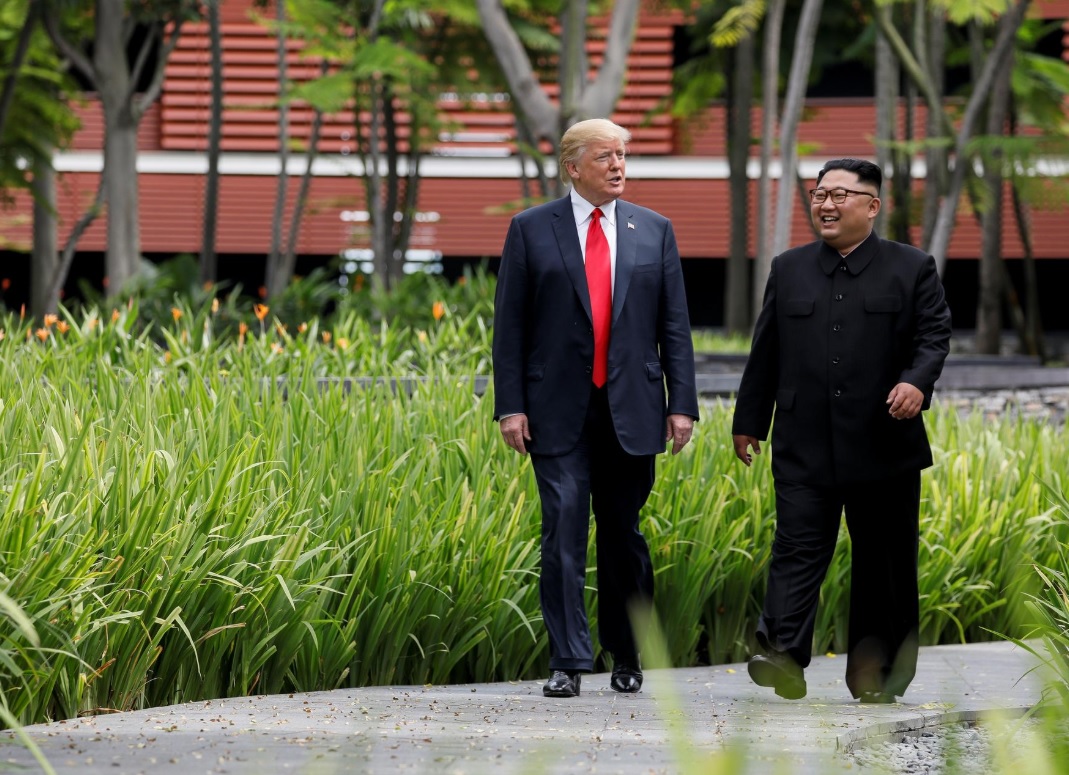 Báo Mỹ xác nhận ông Trump dự định gặp ông Kim ở Việt Nam - 1