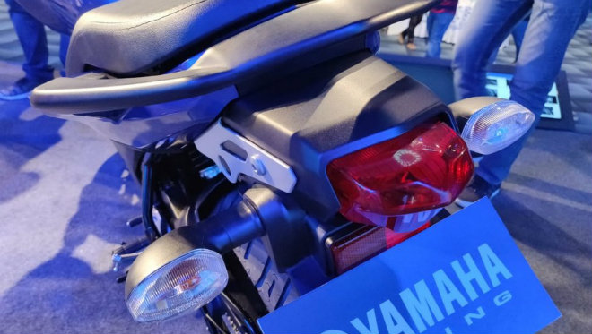 Ảnh thực tế môtô siêu rẻ Yamaha FZ V3.0 giá 31 triệu đồng - 6