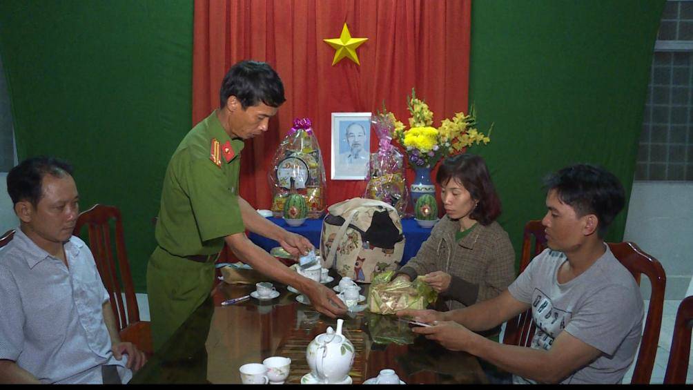 Cái kết đẹp của 2 vợ chồng đánh rơi 120 triệu ngày đầu Xuân - 1