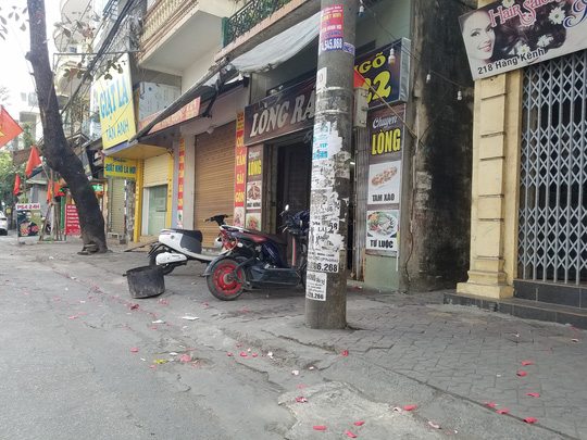 Hải Phòng, Bắc Giang: Xác pháo vương vãi trên nhiều tuyến đường - 2