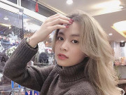 Làm đẹp - &quot;Mỹ nữ mặt mộc&quot; Hoàng Thùy Linh đổi màu tóc thời thượng để chơi Tết