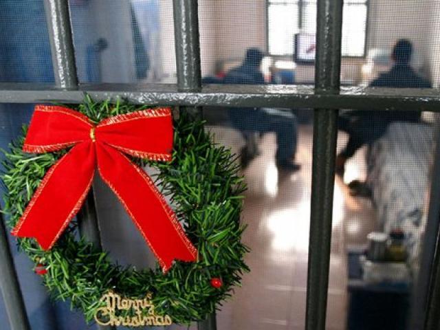 Pháp luật - Phóng viên từng cướp ngân hàng kể chuyện cuộc sống ngày Tết trong tù