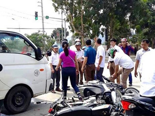 Tin mới vụ ô tô tải đâm nhiều xe máy dừng đèn đỏ ở Nghệ An