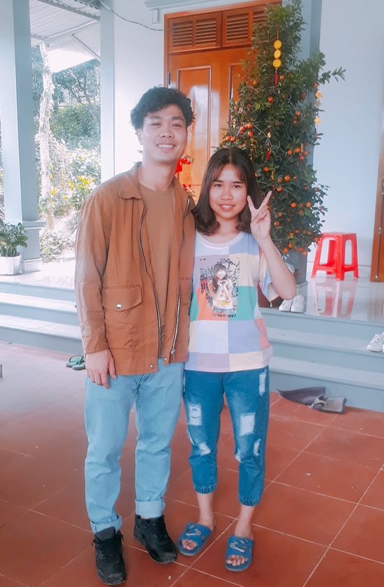 Thời trang du xuân của tuyển VN: Hồng Duy nổi bật với giày 20 triệu - 7