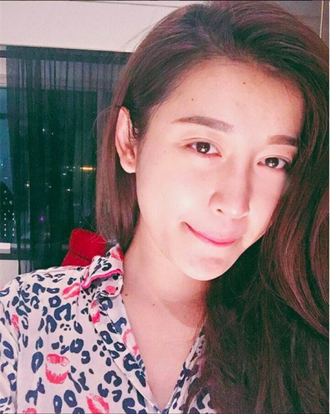 Điểm được chú ý trên gương mặt Huyền My chính là làn da được chăm sóc kỹ lưỡng, chẳng cần điểm tô vẫn trắng không tì vết.