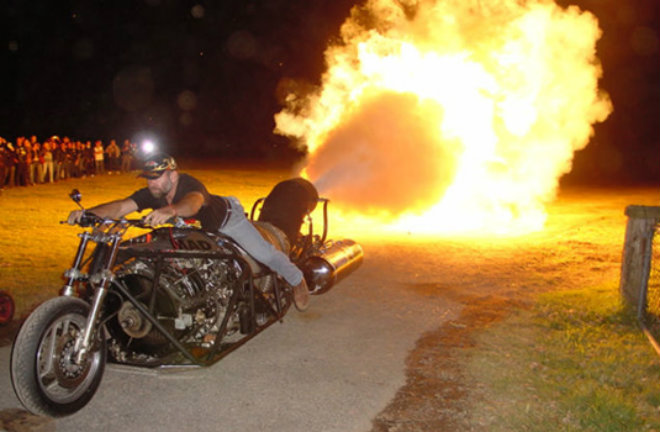 CHOÁNG: Môtô Yamaha độ động cơ máy bay 5.000 công suất - 4