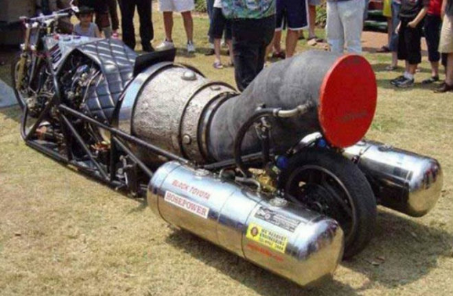 CHOÁNG: Môtô Yamaha độ động cơ máy bay 5.000 công suất - 2