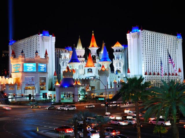 Top khách sạn xa hoa nhất Las Vegas khiến du khách tròn mắt