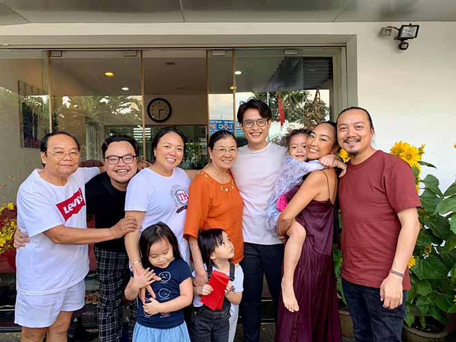 Đoan Trang khoe ảnh đón Tết ở Đồng Nai, bất ngờ với vị khách đặc biệt này - 2