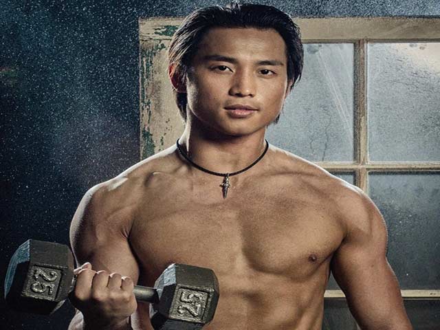 Làm đẹp - Ngỡ ngàng vì thân hình 6 múi của "nam thần cơ bắp làng nhạc vàng"