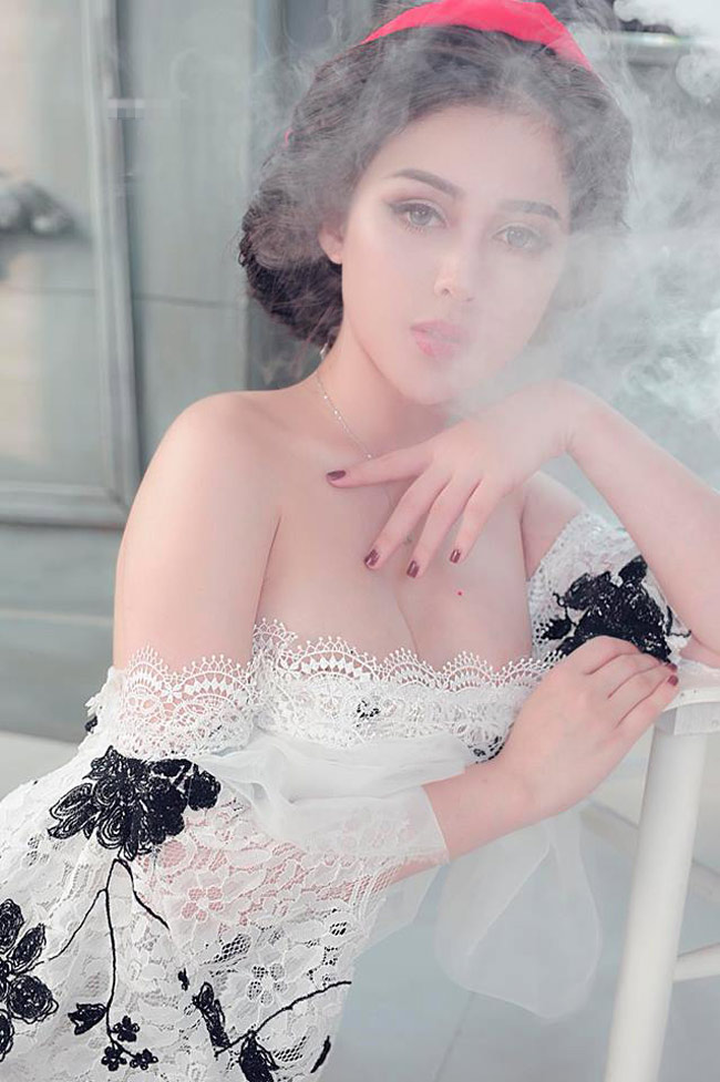 Từng kết hôn từ năm 19 tuổi và hiện là một bà mẹ đơn thân, nữ diễn viên khiến không ít cô gái ngưỡng mộ về cuộc sống của mình.