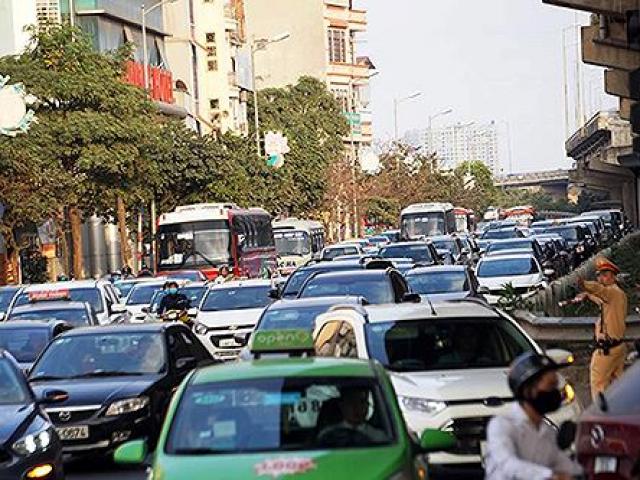 Tin tức trong ngày - Cửa ngõ nam Hà Nội "tê liệt" chiều mùng 5 Tết