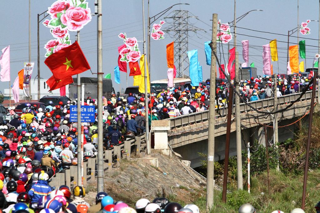 Trở lại Sài Gòn sau Tết, người dân như &#34;hóa điên&#34; vì kẹt xe - 3