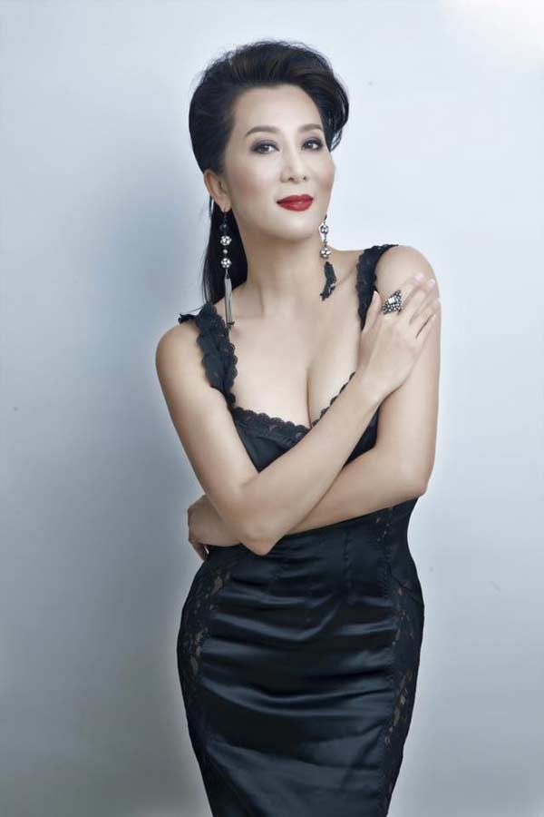 Những mỹ nhân Việt U50 vẫn đẹp gợi cảm bất chấp tuổi tác - 3