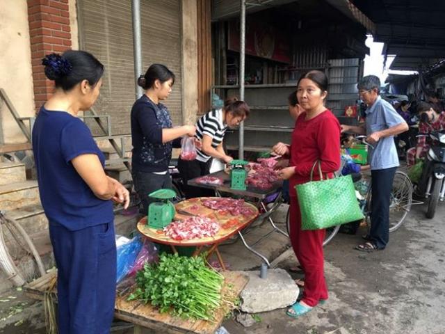 Thị trường - Tiêu dùng - Rau xanh, hoa tươi ở Hà Nội rớt giá thê thảm sau Tết