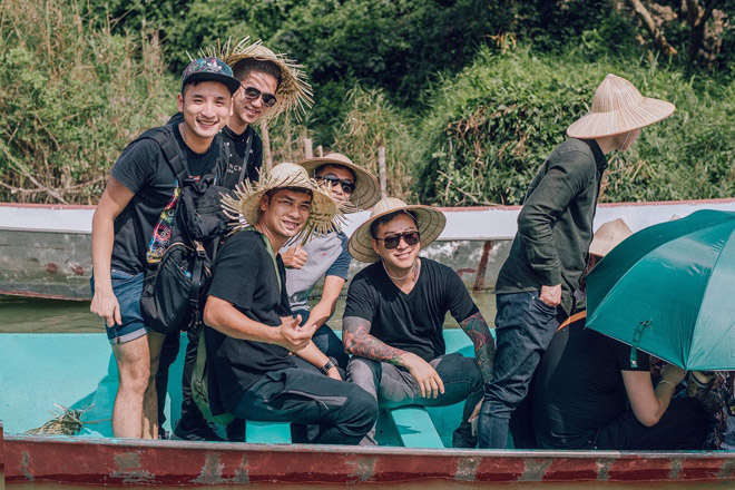 Tuấn Hưng đi khai hội chùa Hương, ai cũng hỏi về một người - 2