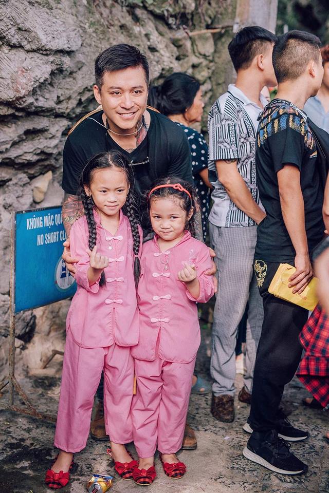 Tuấn Hưng đi khai hội chùa Hương, ai cũng hỏi về một người - 8