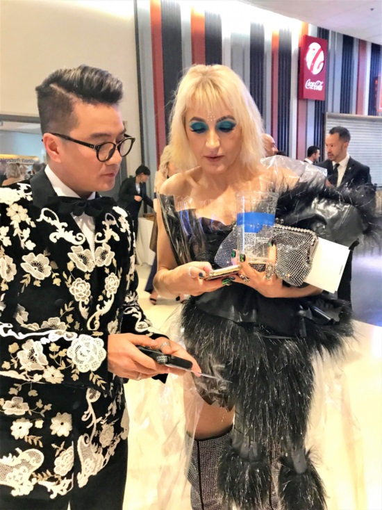 Đàm Vĩnh Hưng chọn trang phục gì khi lần đầu dự Grammy? - 4