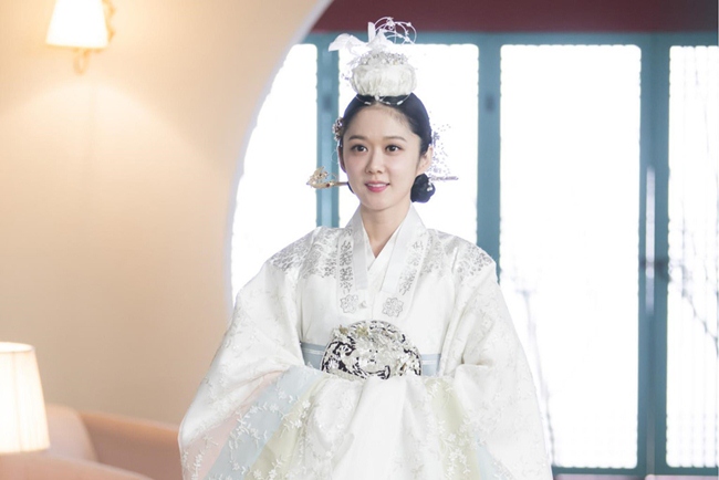 Đây là bộ phim cổ trang được đánh giá của Hàn Quốc trong năm nay. &#34;The Last Empress&#34; là một bứt phá với Jang Nara khi sự nghiệp vài năm gần đây của cô không có nhiều ấn tượng.
