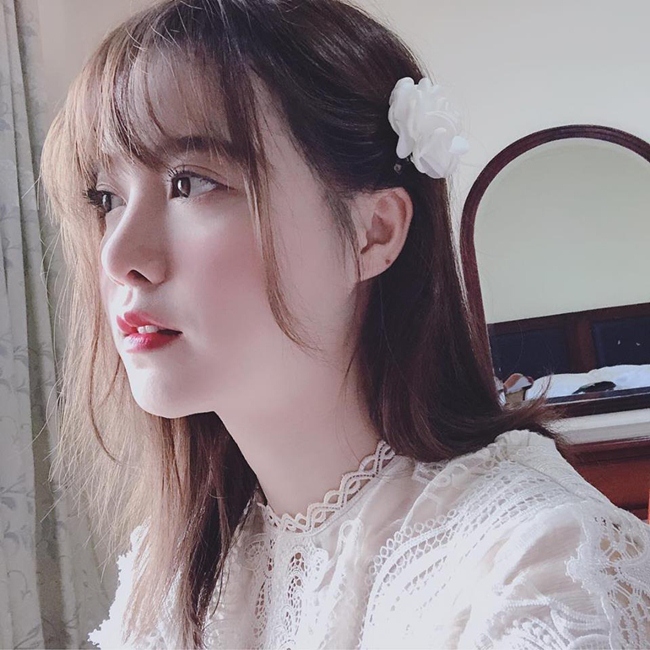 Goo Hye Sun sinh năm 1984, năm nay 34 tuổi. Nữ diễn viên &#34;Vườn sao băng&#34; cũng nằm trong hàng ngũ những mỹ nhân U40 trẻ mãi không già của showbiz Hàn Quốc.
