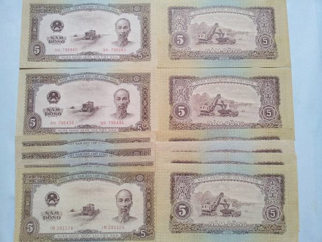 Vào ngày 31/1/1946, tờ tiền mang tên Việt Nam Dân chủ Cộng hòa ra đời. Một mặt in dòng chữ quốc ngữ Việt Nam Dân chủ Cộng hòa và chữ Hán với hình Chủ tịch Hồ Chí Minh