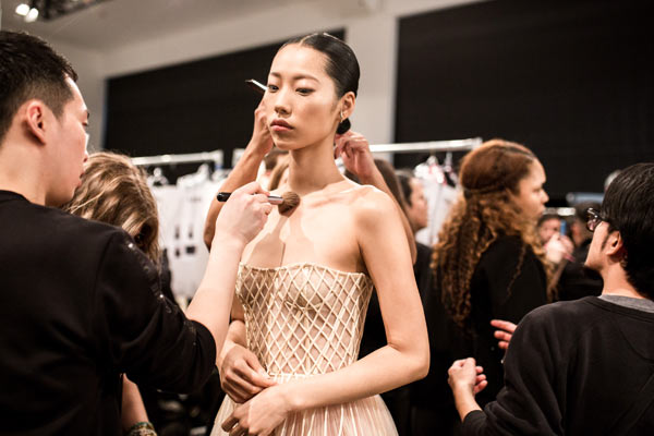 Hậu trường tràn ngập thiên thần nội y của show Công Trí tại NYFW - 3