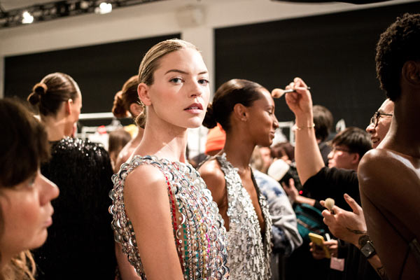 Hậu trường tràn ngập thiên thần nội y của show Công Trí tại NYFW - 10