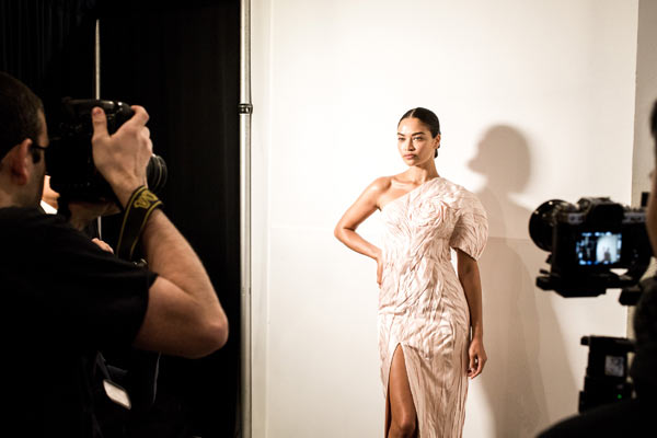 Hậu trường tràn ngập thiên thần nội y của show Công Trí tại NYFW - 12