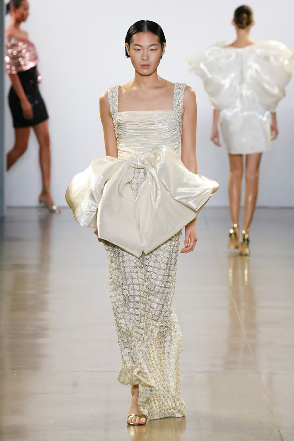 Bầu trời đêm vạn vì tinh tú của NTK Công Trí - 2