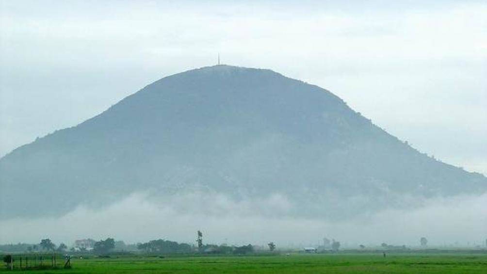 Chinh phục núi Bà Đen - nóc nhà miền Đông Nam Bộ - 1