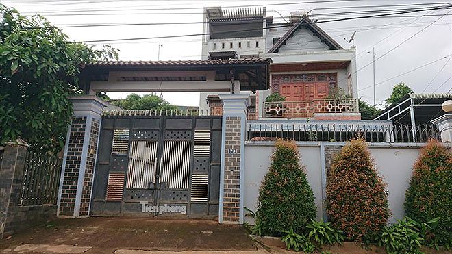 Nhiều cán bộ vay tiền tỷ rồi… “xù” - 1