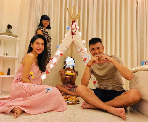 Lý do Công Vinh nói đùa &#34;muốn lấy thêm vợ bé&#34; khiến nhiều người bật cười - 1
