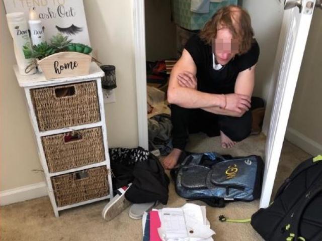 Bạn trẻ - Cuộc sống - Gái trẻ sợ hãi khi tìm thấy bí mật trong tủ quần áo