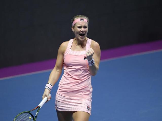 Thể thao - Người đẹp tennis "tắt điện" với cú cắt ngọt như đường