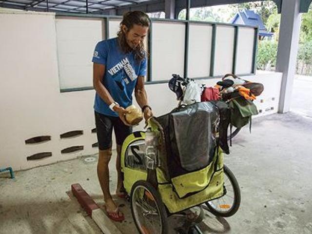 Tin tức trong ngày - 4.500km xuyên Đông Nam Á và gã “người giời hạnh phúc”