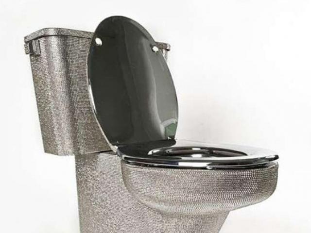 Toilet mà ”đắt phát ngất”, chiếc số 1 còn được dùng ở nơi không ngờ tới