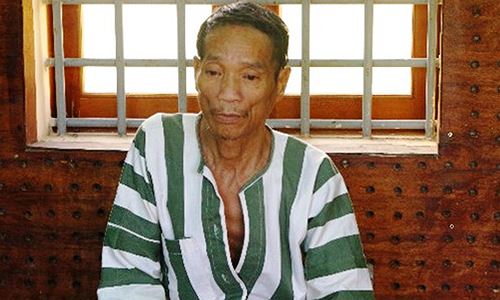 Dùng búa đánh chết bạn rồi thản nhiên ngồi... nhậu tiếp - 1