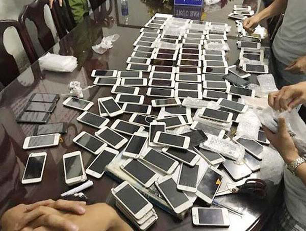 Hàng điện tử, điện thoại nhập lậu ồ ạt đổ về Hà Nội - 1