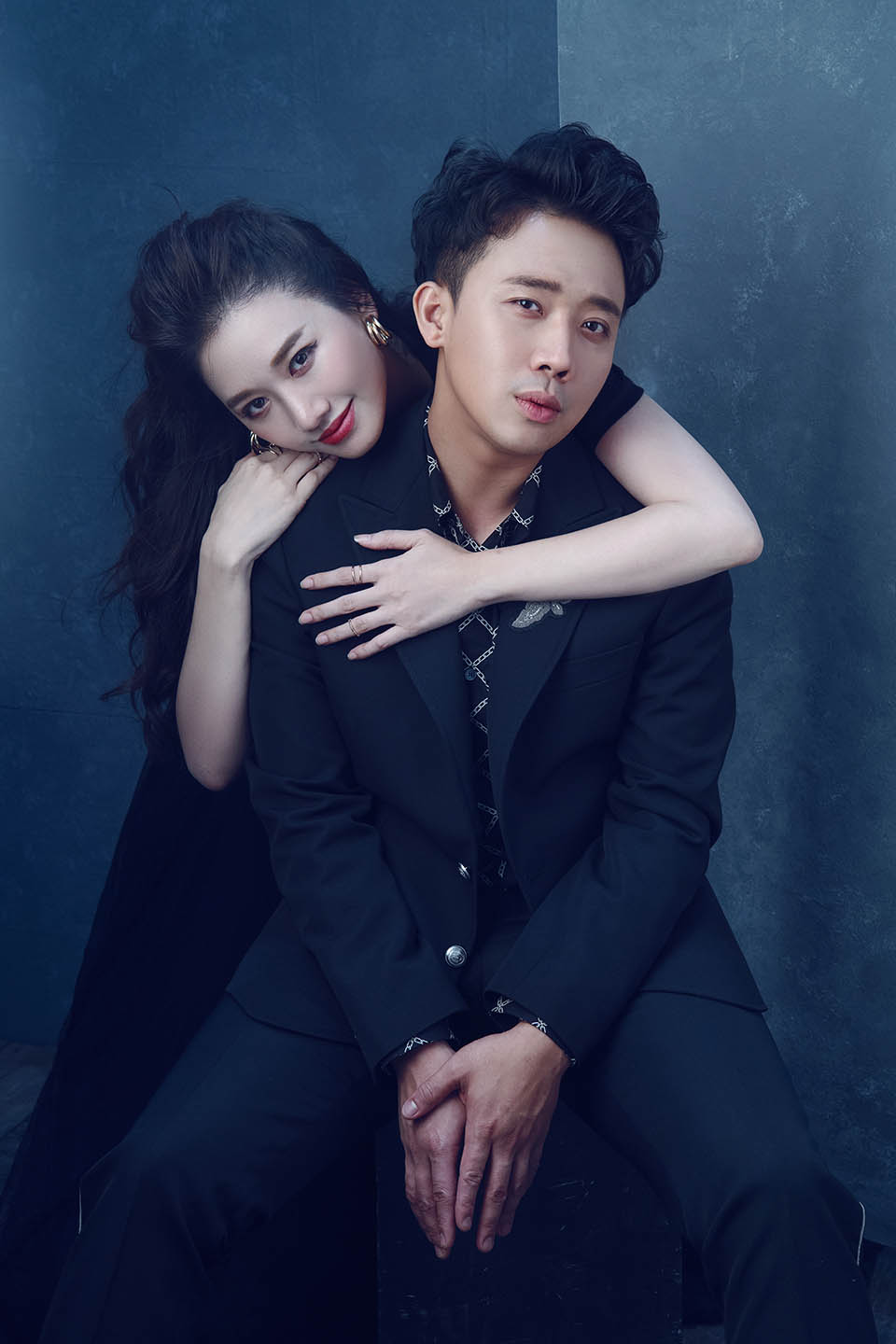 Mặc ồn ào dọa kiện, Trấn Thành vẫn tình tứ thắm thiết với Hari Won dịp Valentine - 1