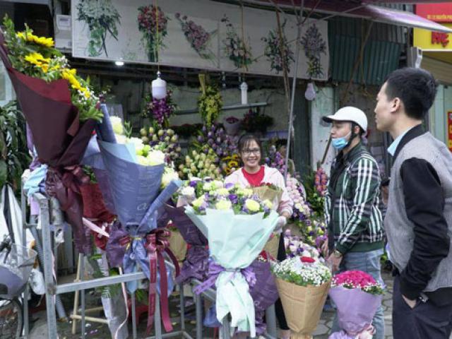 Thị trường - Tiêu dùng - Valentine, hoa hồng tăng giá 3-6 lần