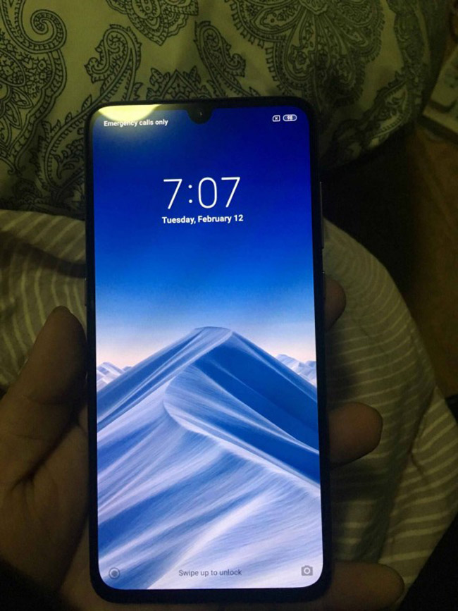 Xiaomi Mi 9 lộ ảnh thực tế đẹp rụng rời - 1