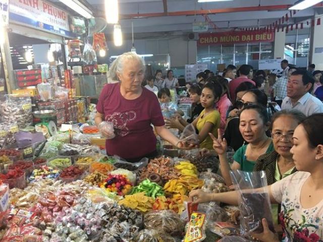 Thị trường - Tiêu dùng - Người Việt thích hàng ngoại hơn hàng nội