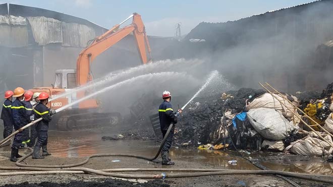 Hai nhà xưởng ở Sài Gòn bốc cháy trong ngày vía Thần Tài - 3