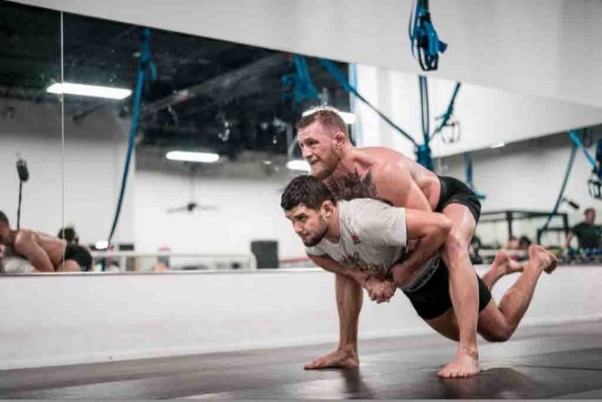 &#34;Gã điên UFC&#34; McGregor siêu khỏe, gây choáng trong phòng tập - 3