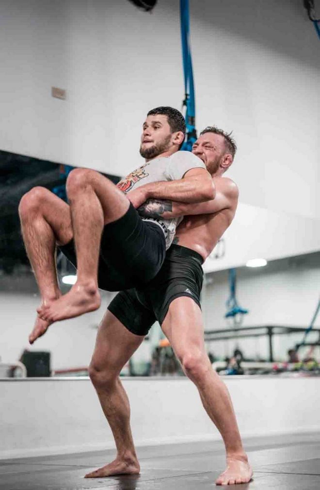 &#34;Gã điên UFC&#34; McGregor siêu khỏe, gây choáng trong phòng tập - 1