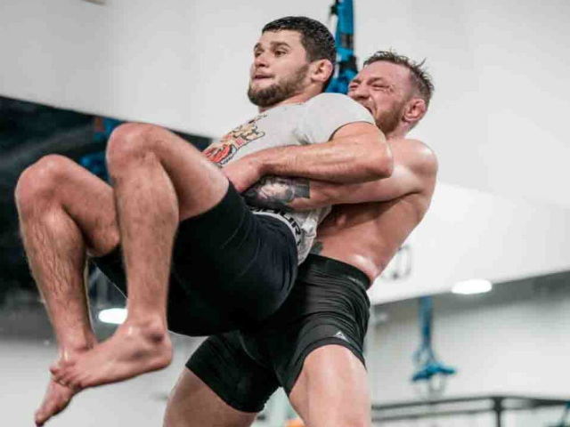 Thể thao - "Gã điên UFC" McGregor siêu khỏe, gây choáng trong phòng tập