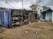 Tin tức trong ngày - Ô tô khách gây tai nạn kinh hoàng ở Nha Trang, 35 người nhập viện cấp cứu